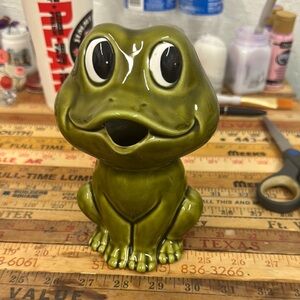 Neil the Frog Pitcher green with Comical Eyes
